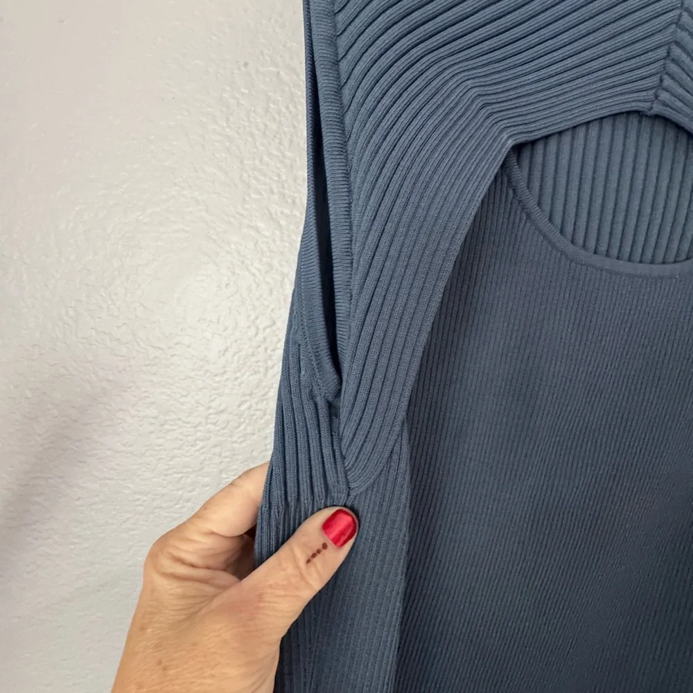 White House Black Market Blue Ribbed Sleeveless Sweater. - Picture 4 of 11